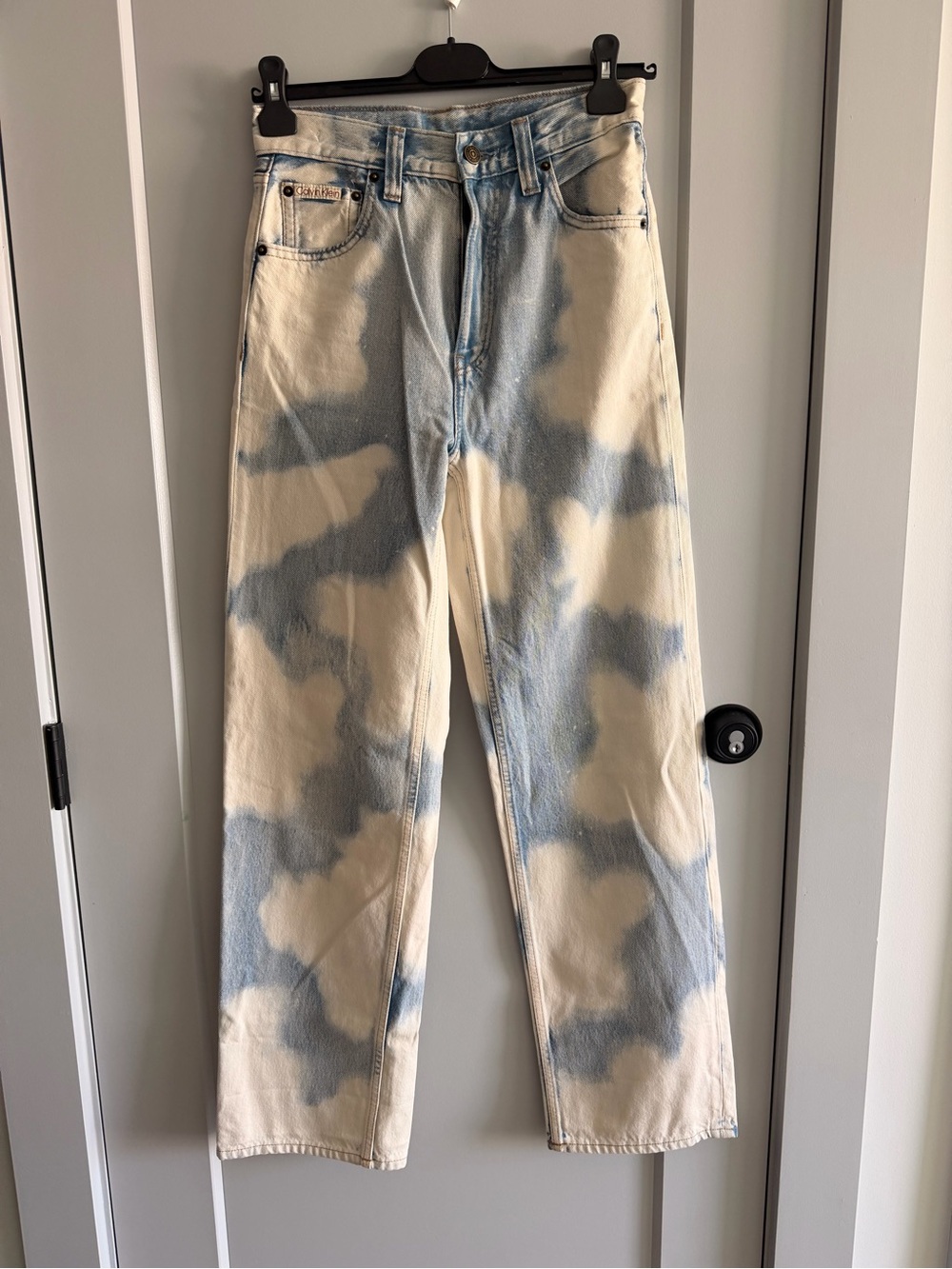 Womenโs CK Bleached Two-Tone Denim Jeans - Cream & Light Blue